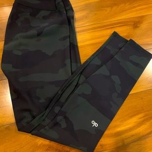 Alo Yoga High-Waist Camo Vapor Leggings size L